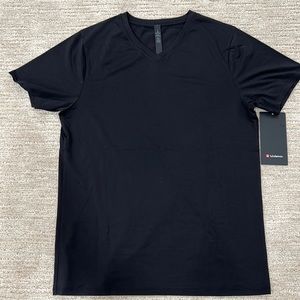 🆕 Lululemon “The Fundamental V” T-shirt Sz Small